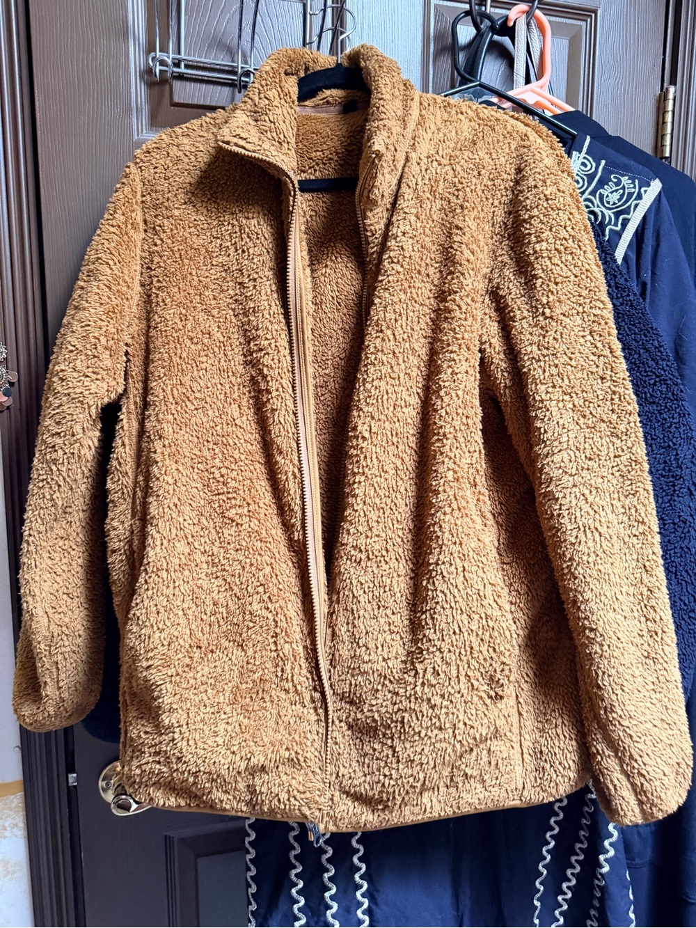 Uniqlo Teddy Sherpa Zip Jacket in Camel Brown